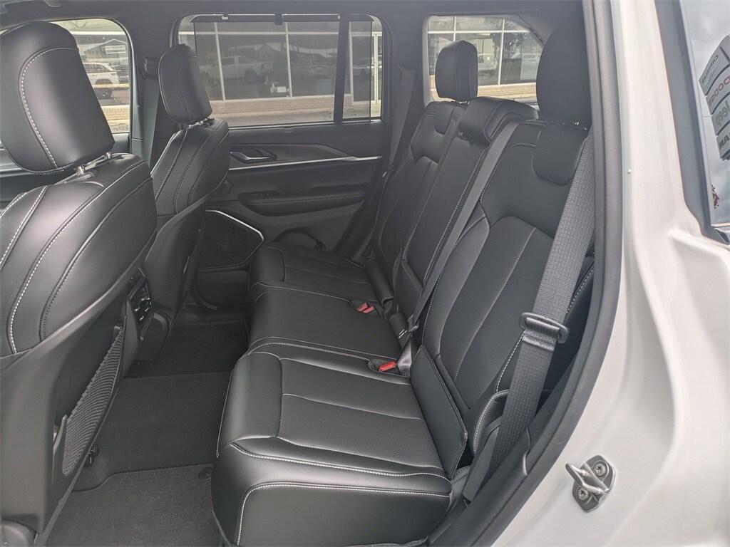 new 2025 Jeep Grand Cherokee car, priced at $51,198