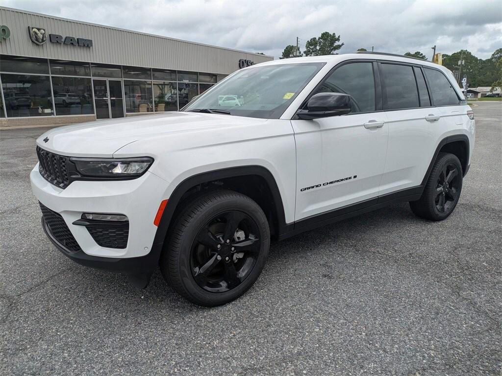 new 2025 Jeep Grand Cherokee car, priced at $51,198