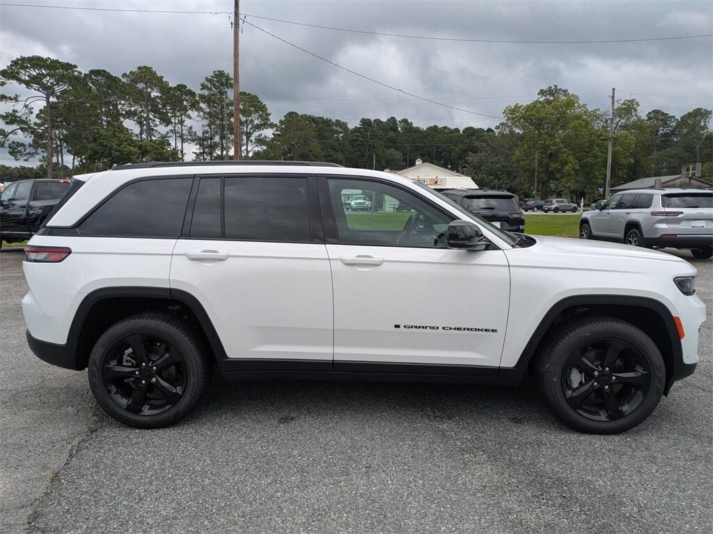 new 2025 Jeep Grand Cherokee car, priced at $51,198