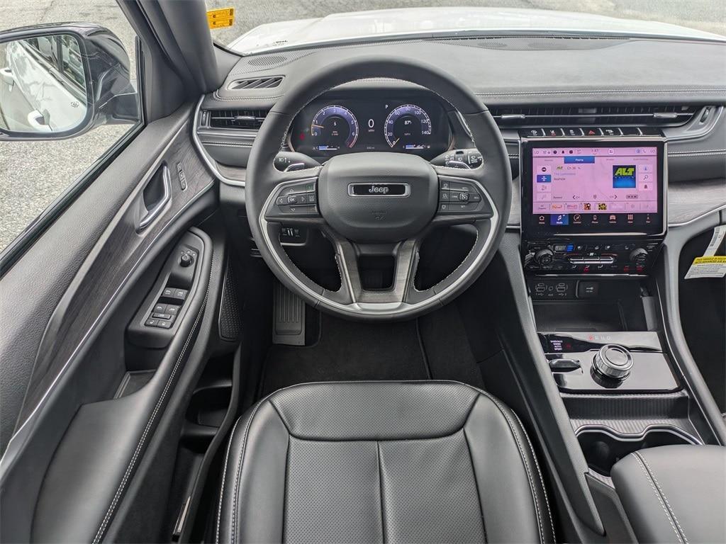 new 2025 Jeep Grand Cherokee car, priced at $49,198