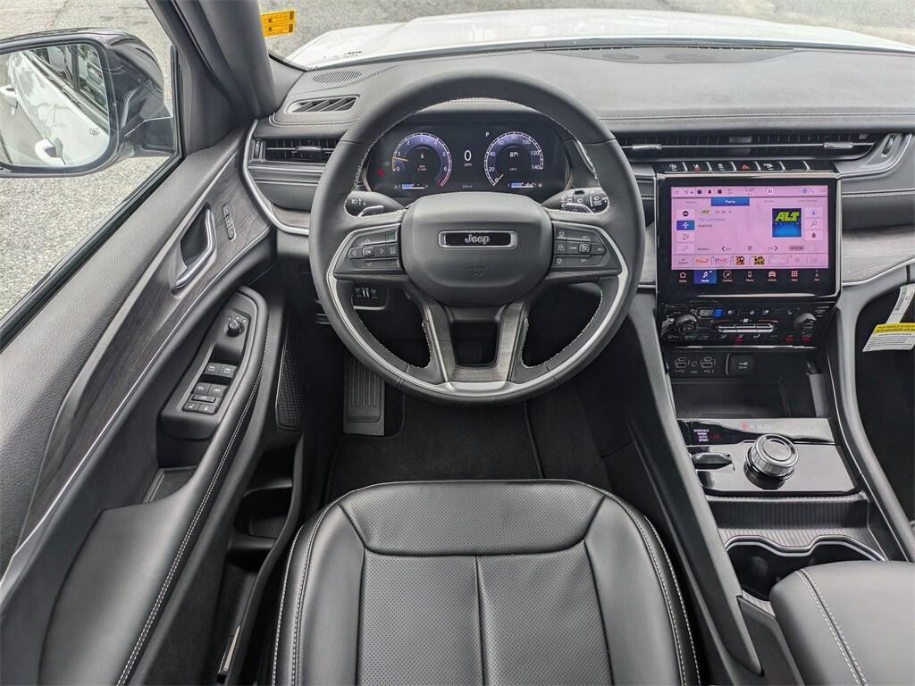 new 2025 Jeep Grand Cherokee car, priced at $51,198