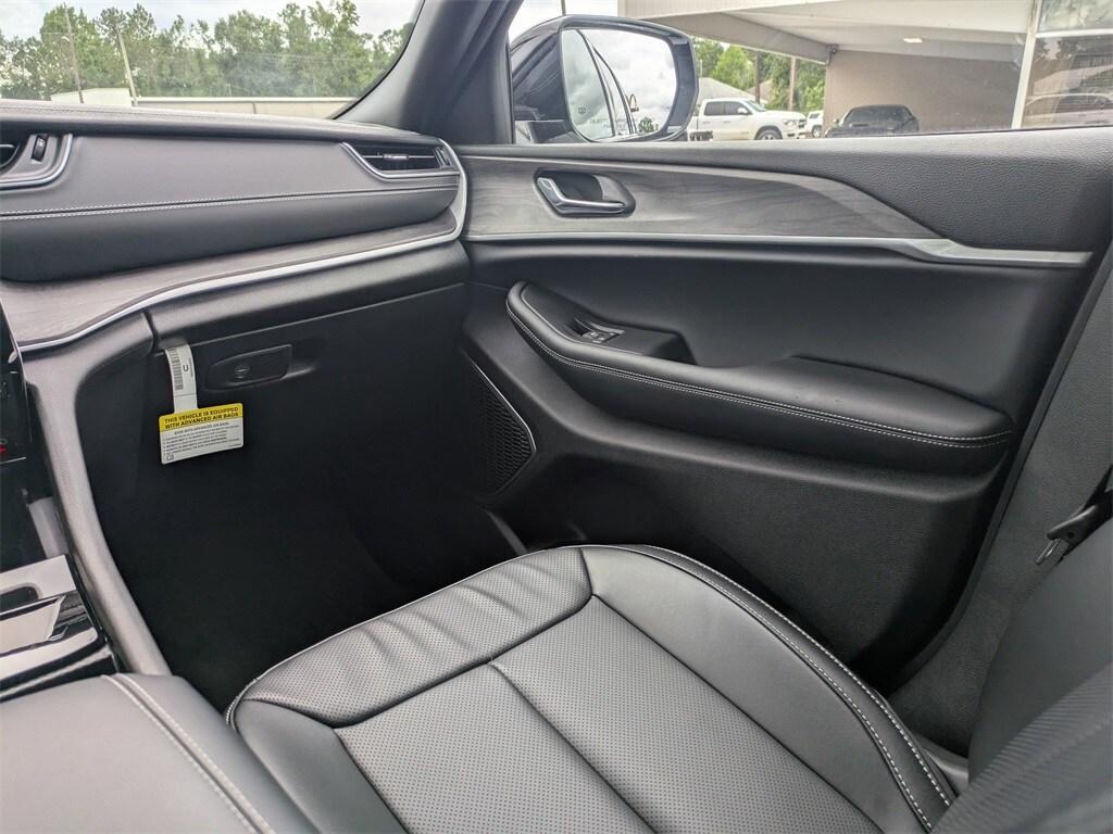 new 2025 Jeep Grand Cherokee car, priced at $51,198