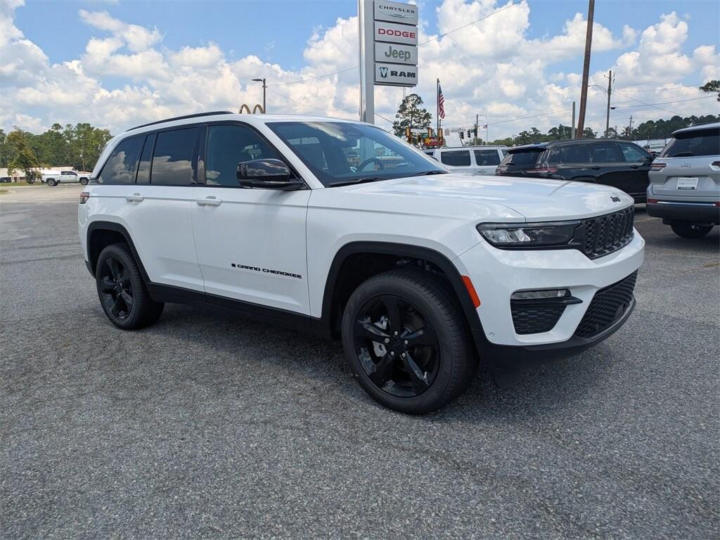 new 2025 Jeep Grand Cherokee car, priced at $51,198
