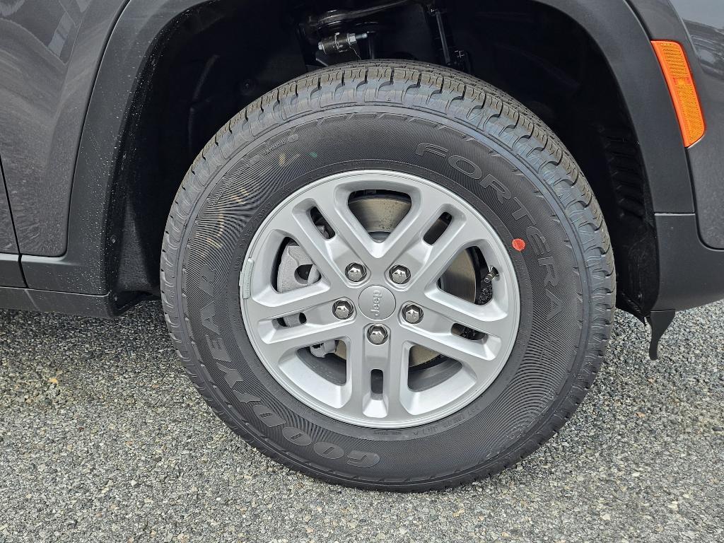 new 2025 Jeep Grand Cherokee car, priced at $38,548