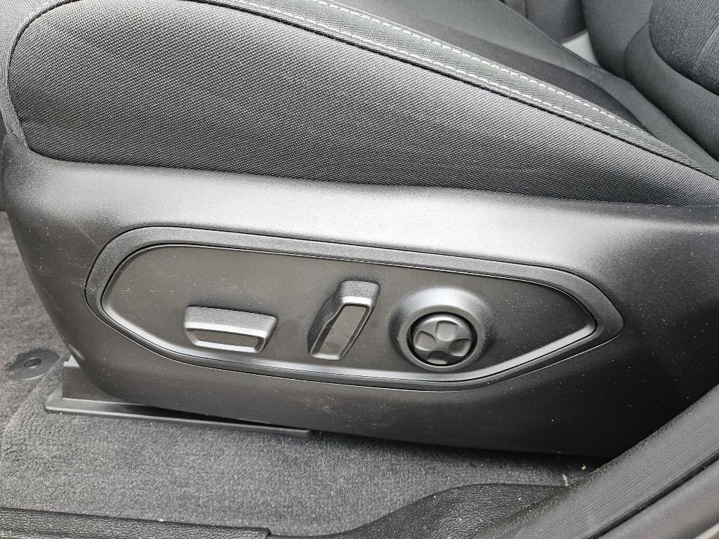 new 2025 Jeep Grand Cherokee car, priced at $38,548