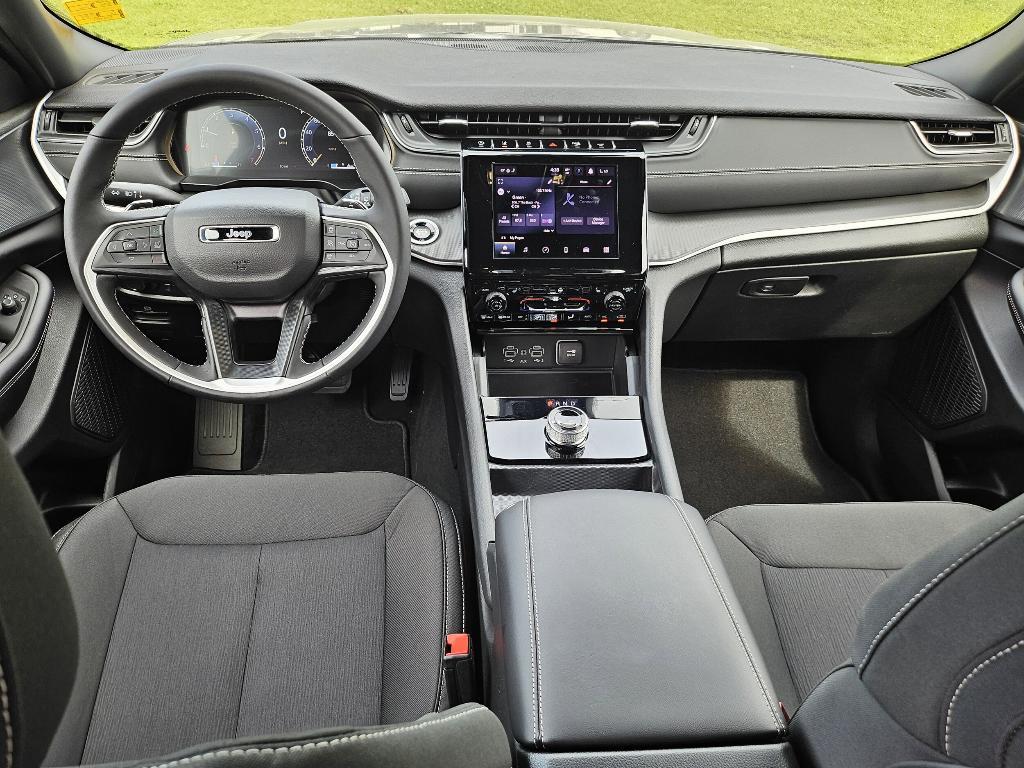 new 2025 Jeep Grand Cherokee car, priced at $38,548