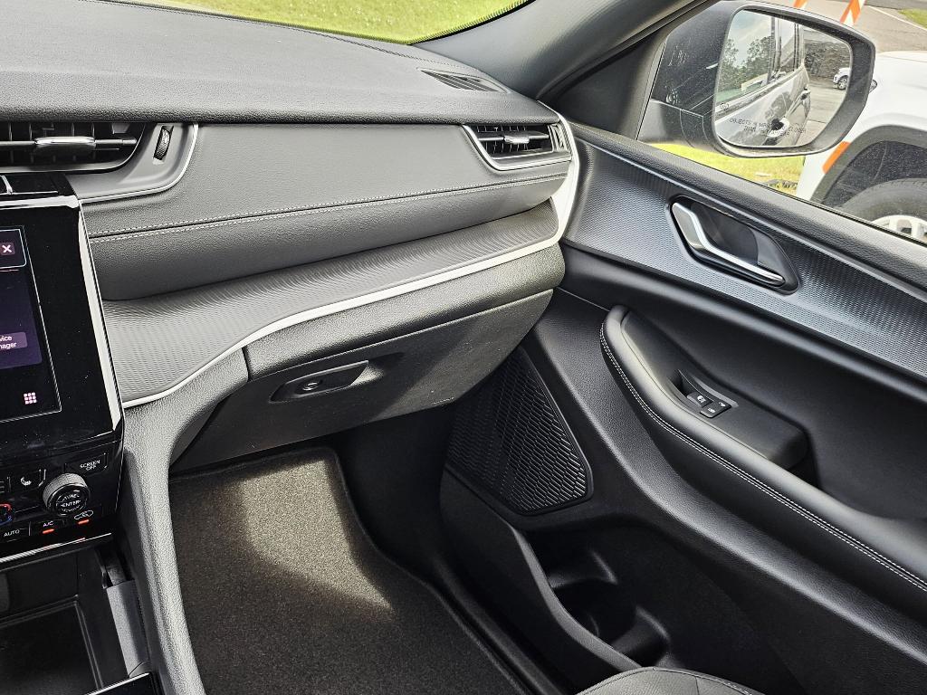 new 2025 Jeep Grand Cherokee car, priced at $38,548