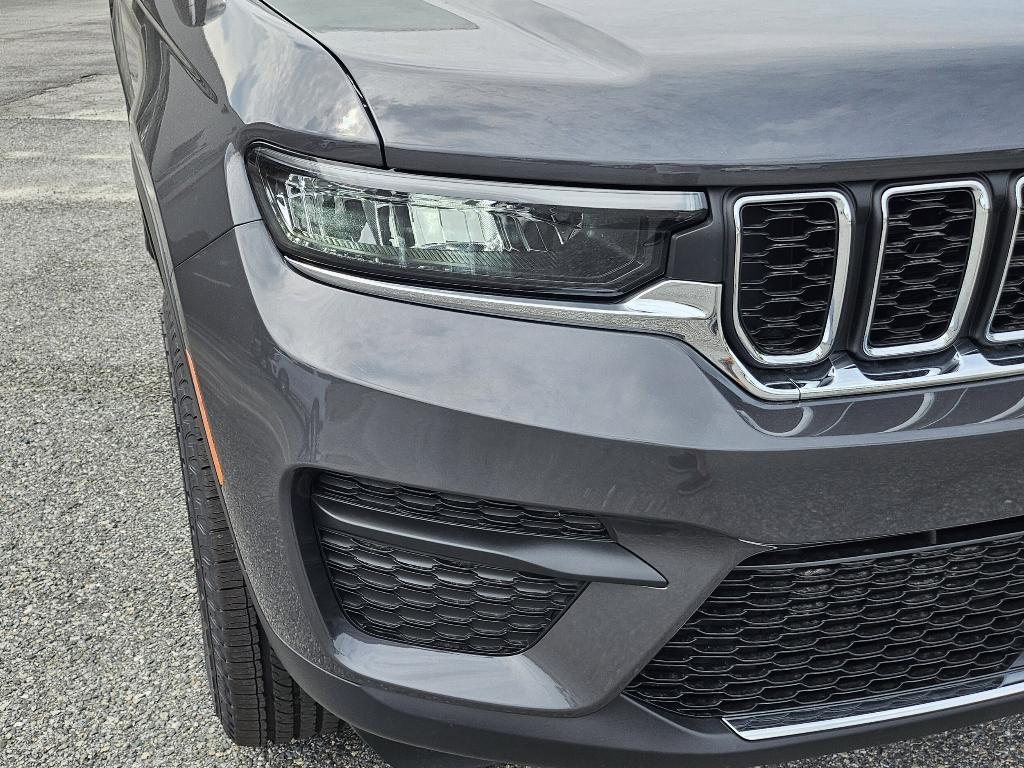 new 2025 Jeep Grand Cherokee car, priced at $38,548