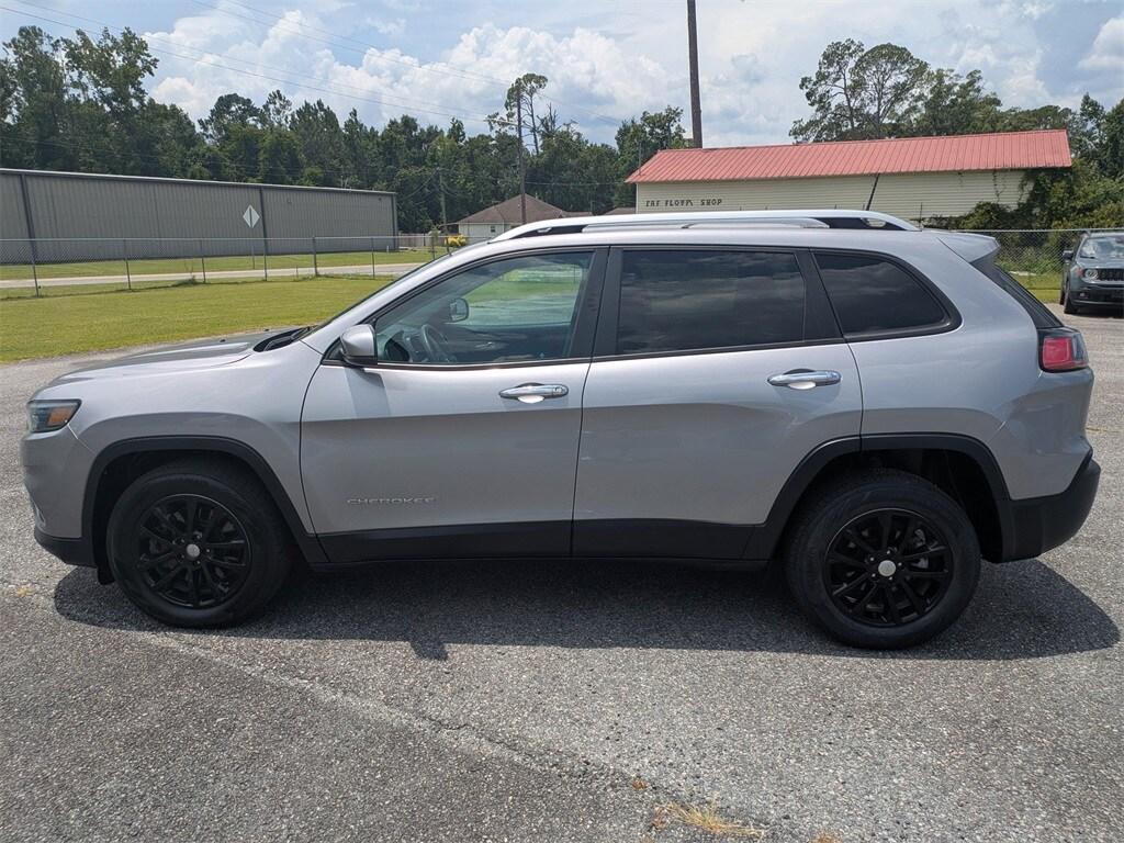 used 2021 Jeep Cherokee car, priced at $17,495