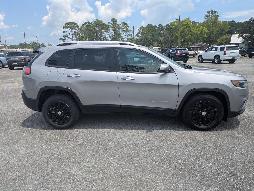 used 2021 Jeep Cherokee car, priced at $17,495