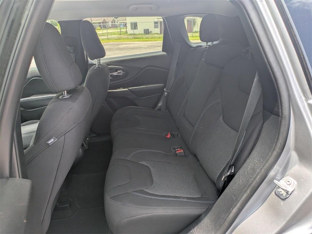 used 2021 Jeep Cherokee car, priced at $17,495