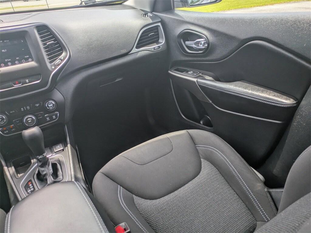 used 2021 Jeep Cherokee car, priced at $17,495