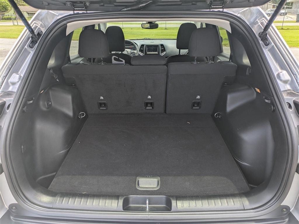 used 2021 Jeep Cherokee car, priced at $16,795