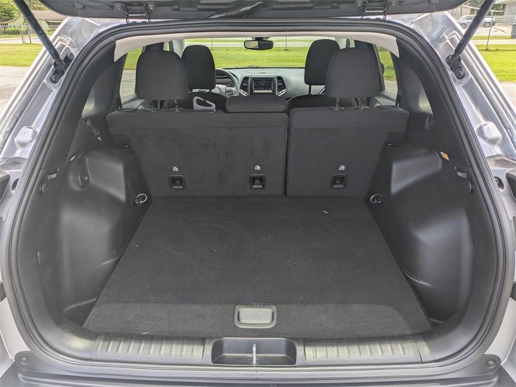 used 2021 Jeep Cherokee car, priced at $17,495