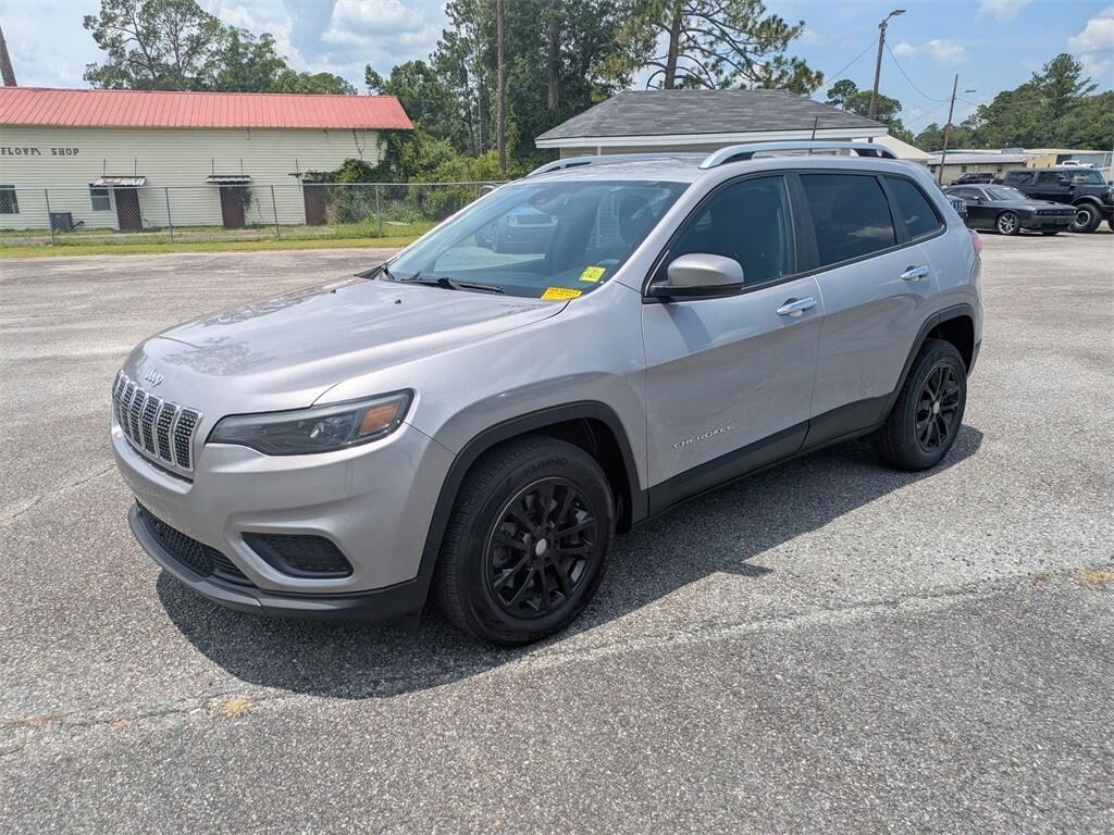 used 2021 Jeep Cherokee car, priced at $17,495