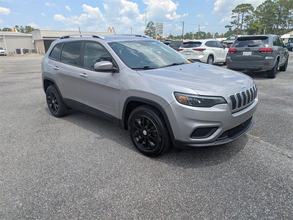 used 2021 Jeep Cherokee car, priced at $17,495