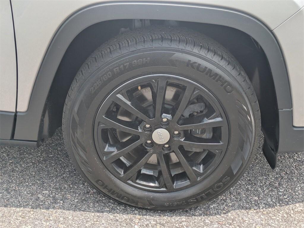 used 2021 Jeep Cherokee car, priced at $17,495
