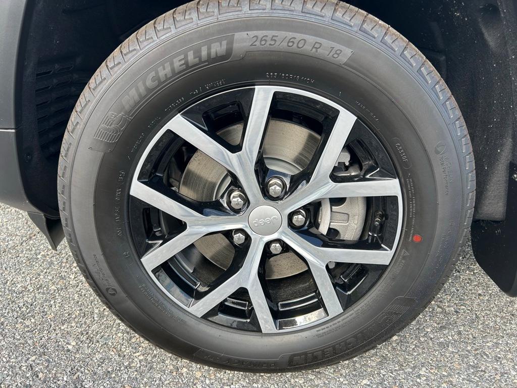 new 2025 Jeep Grand Cherokee L car, priced at $43,261