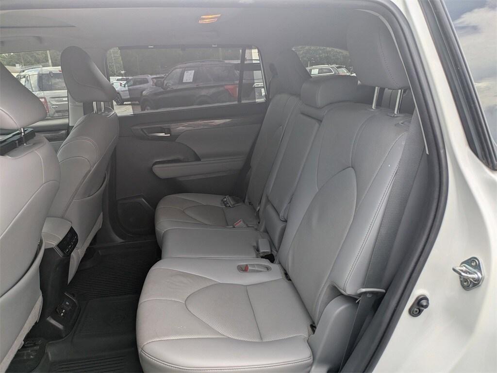 used 2020 Toyota Highlander car, priced at $25,995