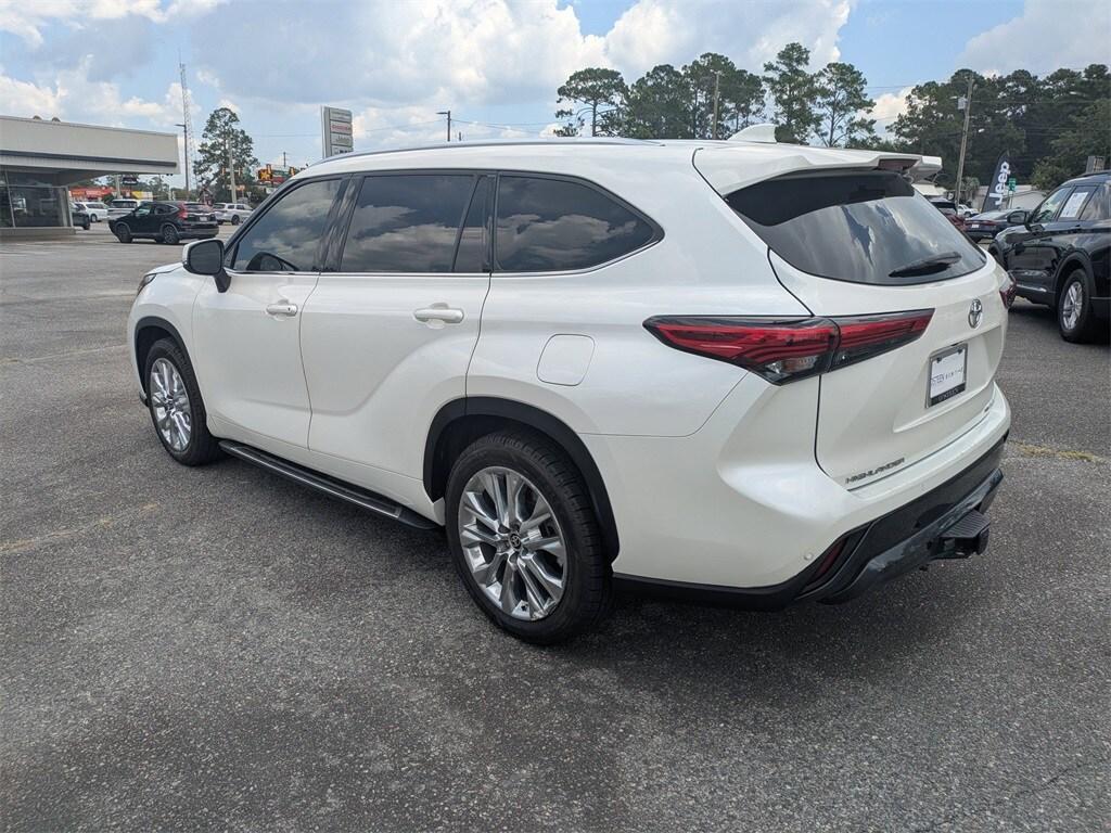 used 2020 Toyota Highlander car, priced at $25,995