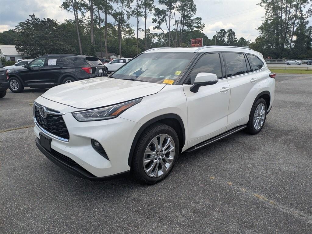 used 2020 Toyota Highlander car, priced at $25,995