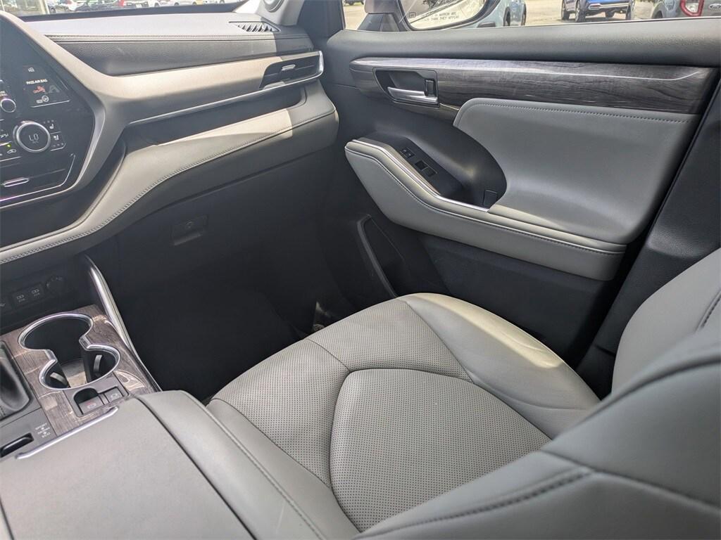 used 2020 Toyota Highlander car, priced at $25,995
