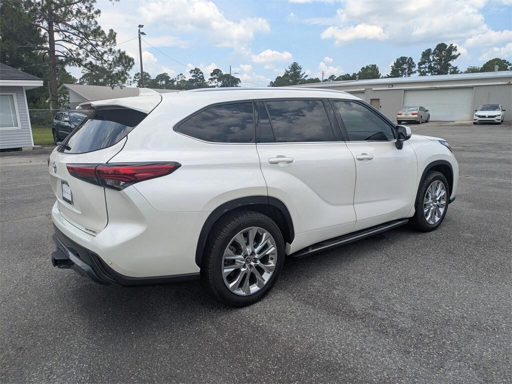 used 2020 Toyota Highlander car, priced at $25,995