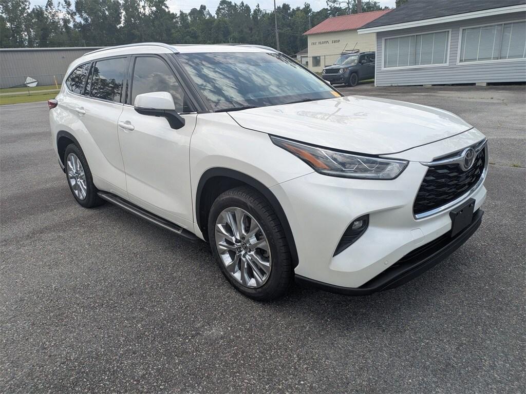 used 2020 Toyota Highlander car, priced at $25,995