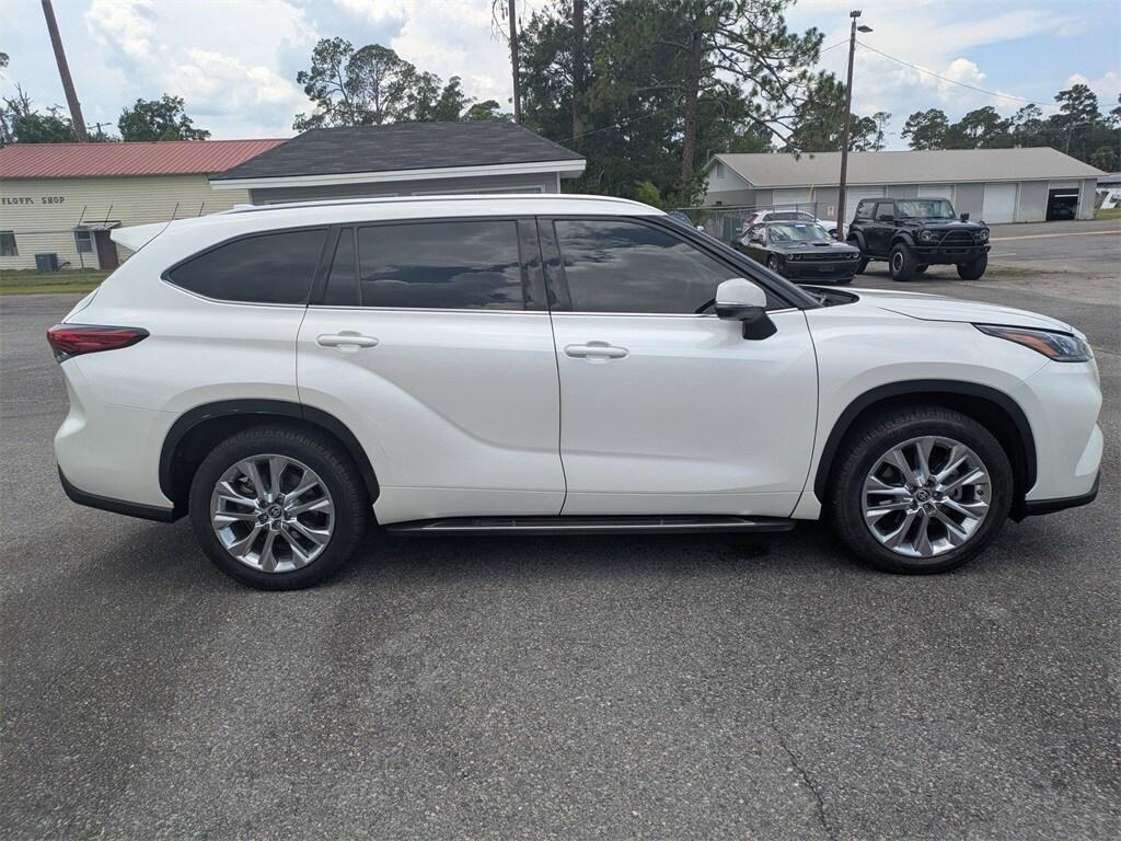 used 2020 Toyota Highlander car, priced at $25,995