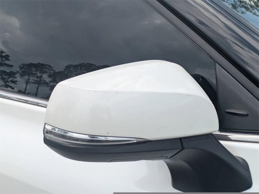 used 2020 Toyota Highlander car, priced at $25,995