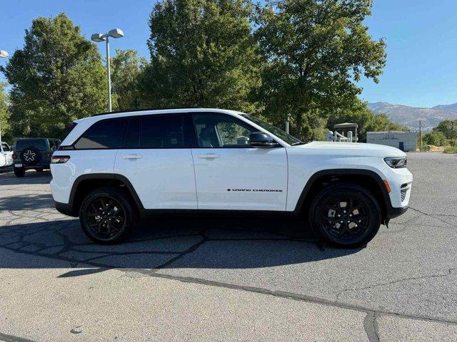 new 2025 Jeep Grand Cherokee car, priced at $40,753