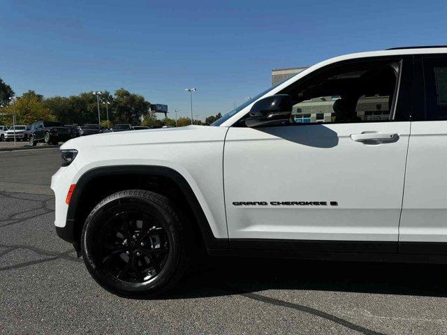 new 2025 Jeep Grand Cherokee car, priced at $40,753