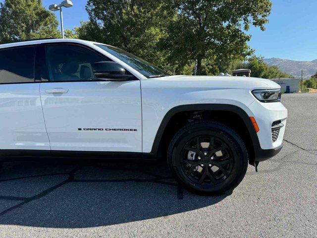 new 2025 Jeep Grand Cherokee car, priced at $40,753