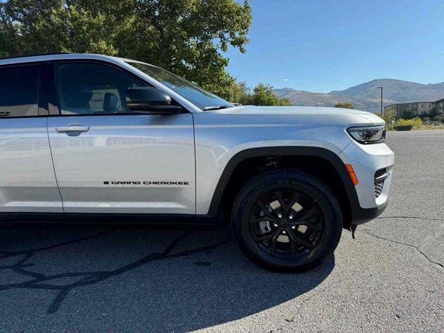 new 2025 Jeep Grand Cherokee car, priced at $41,289