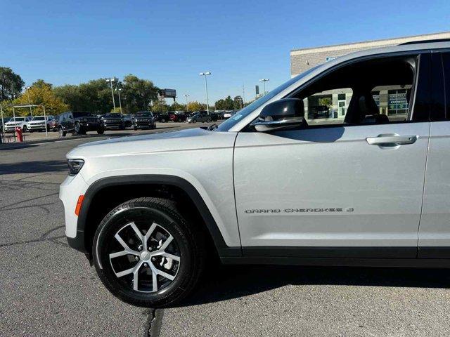 new 2025 Jeep Grand Cherokee car, priced at $42,448