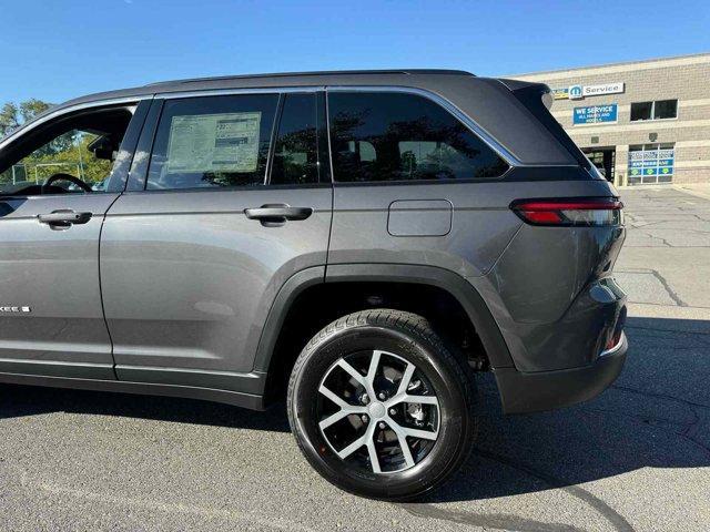 new 2025 Jeep Grand Cherokee car, priced at $42,448