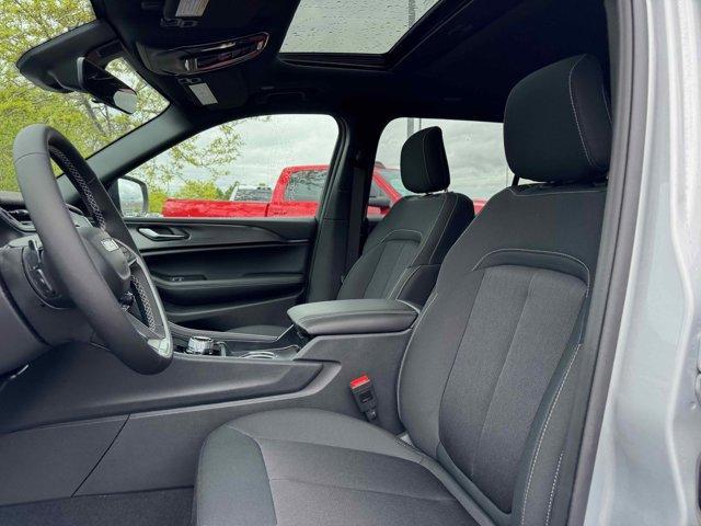 new 2025 Jeep Grand Cherokee L car, priced at $39,313