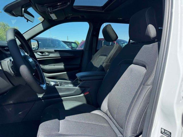 new 2025 Jeep Grand Cherokee car, priced at $41,172