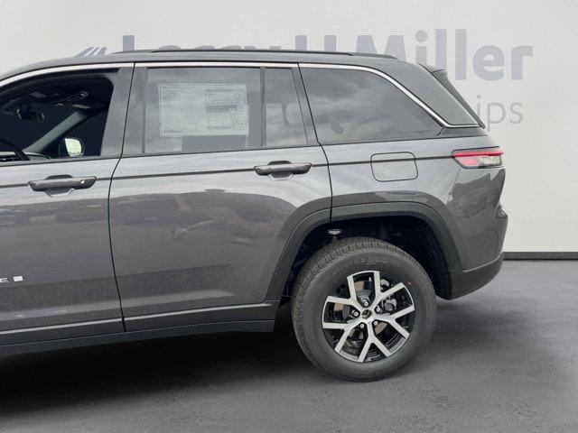 new 2025 Jeep Grand Cherokee car, priced at $45,876