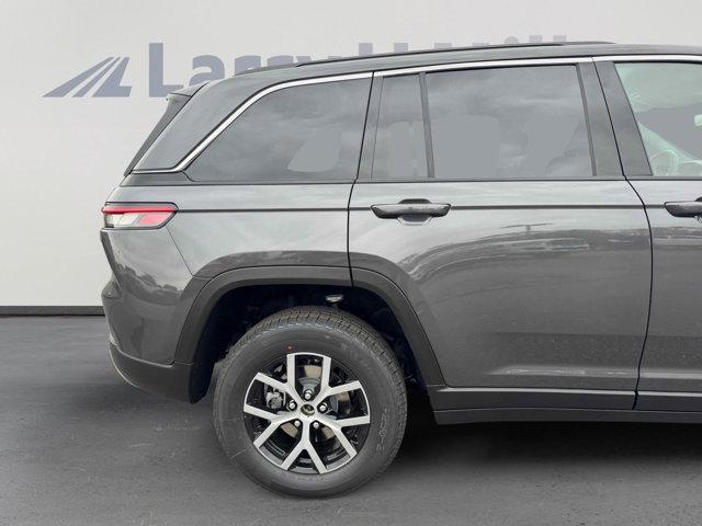 new 2025 Jeep Grand Cherokee car, priced at $45,876