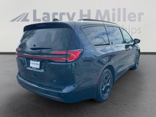 new 2025 Chrysler Pacifica Hybrid car, priced at $51,361