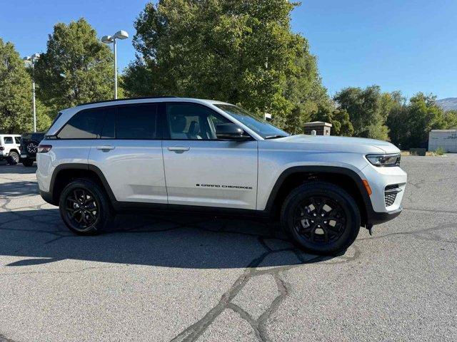 new 2025 Jeep Grand Cherokee car, priced at $41,289