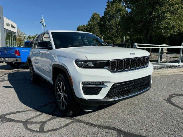 new 2025 Jeep Grand Cherokee car, priced at $41,912