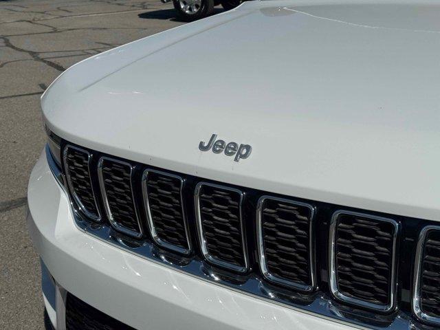 new 2025 Jeep Grand Cherokee car, priced at $43,997