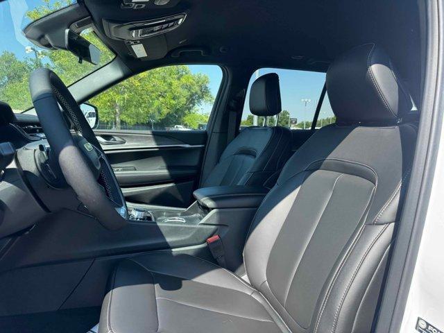 new 2025 Jeep Grand Cherokee car, priced at $43,997