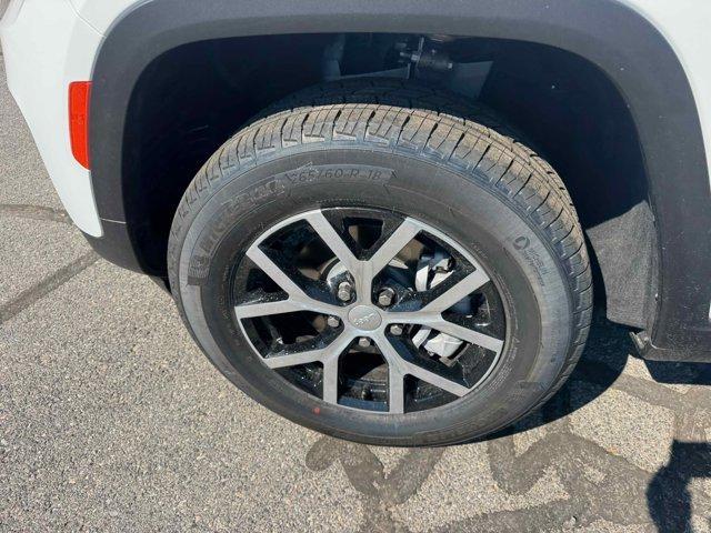 new 2025 Jeep Grand Cherokee car, priced at $43,997