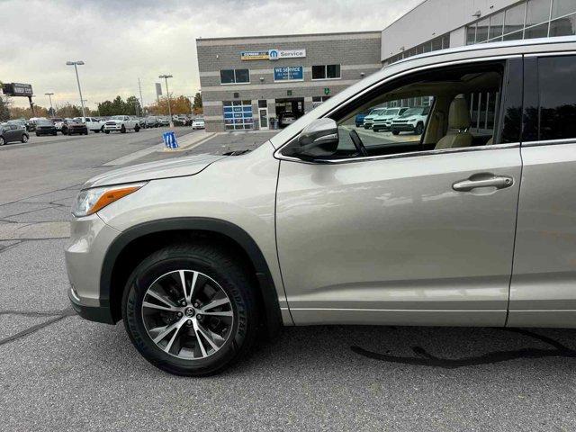 used 2016 Toyota Highlander car, priced at $25,487