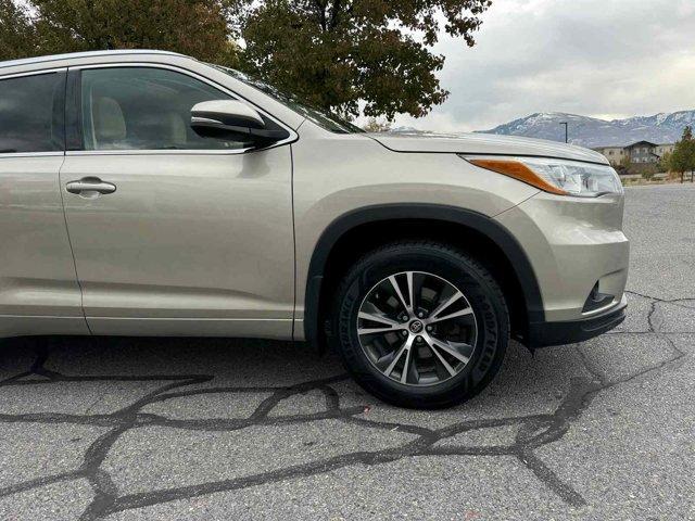 used 2016 Toyota Highlander car, priced at $25,487