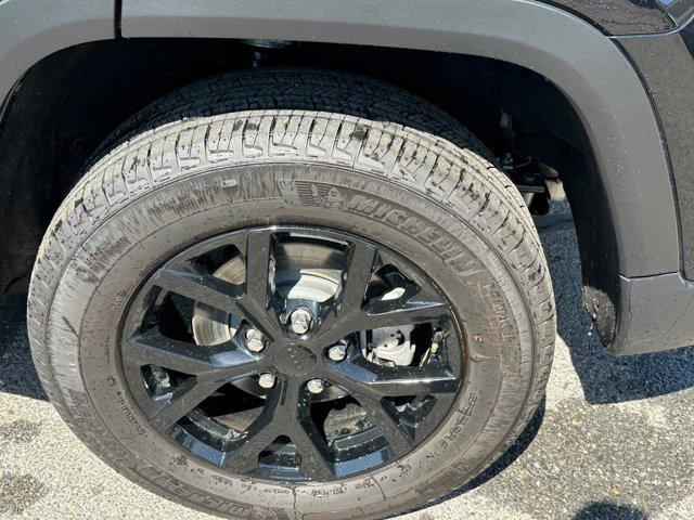 used 2025 Jeep Grand Cherokee car, priced at $39,908