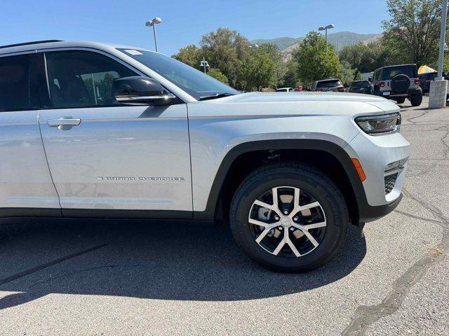new 2025 Jeep Grand Cherokee car, priced at $44,533